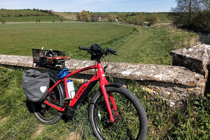 Oxford Scenic Cycle Tour- 2 persons minimum summer season - Port Meadow to the Thames path: where the ride suddenly feels open