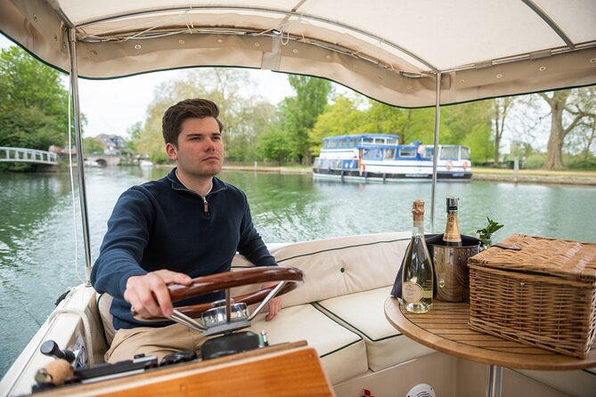 Oxford Sightseeing River Cruise Along The University Regatta Course - 45 Minutes and a Group of 12: Why This Trip Works