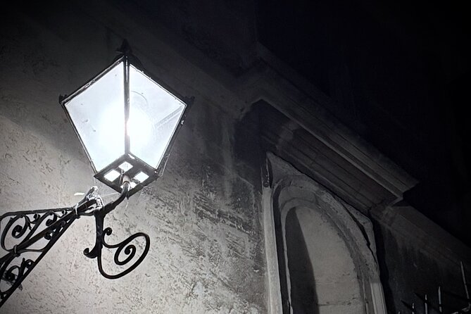 Oxford Twilight Ghost Tour - Meeting at Trinity College, ending by the Bridge of Sighs