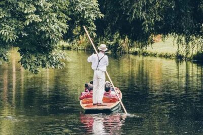 Oxford University | Punting Tour - Meeting at Magdalen Bridge Boathouse Without Stress
