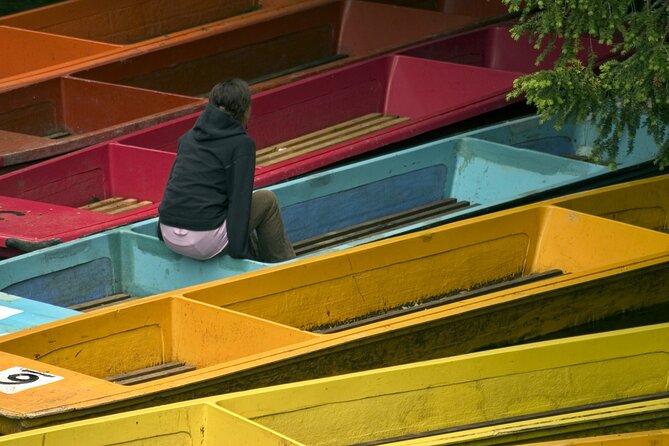 Oxford University | Punting Tour - The Guide Factor: Oxford Stories That Make Sightseeing Easier