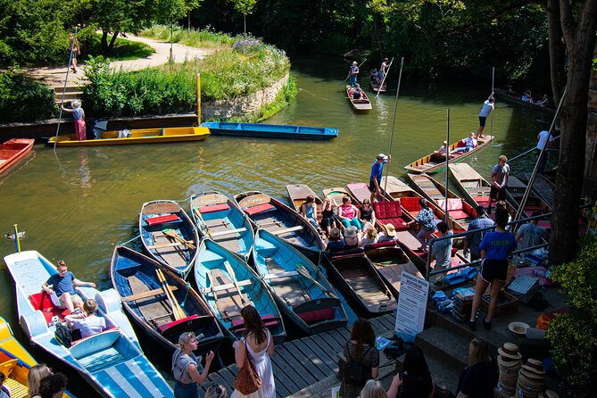 Oxford University Walking & Punting Tour by Alumni™ & New College - A Two-in-One Oxford Plan That Actually Fits a Busy Schedule
