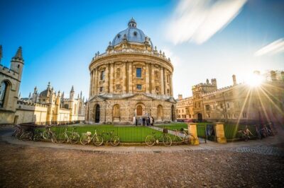 Oxford University Walking Tour by Alumni™ & Optional New College - Balliol College and Trinity College: first impressions with real student vibes