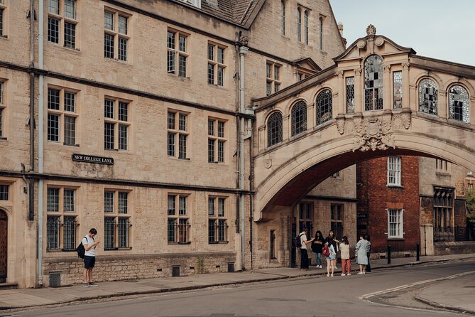 Oxford University Walking Tour by Alumni™ & Optional New College - Divinity School inside access: Harry Potter filming details, without the hype