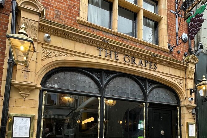 Oxford's Historic Pubs: A Self-Guided Walking Tour - Riverside start at Caudwells Castle: eights rowing and a pub naming story