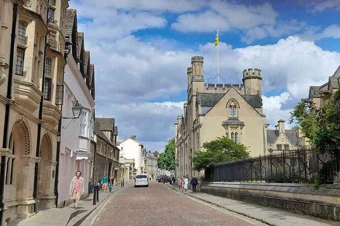 Oxford's literary legends and landmarks: A Self-Guided Audio Tour - Starting at Carfax Tower: your literary walking route begins