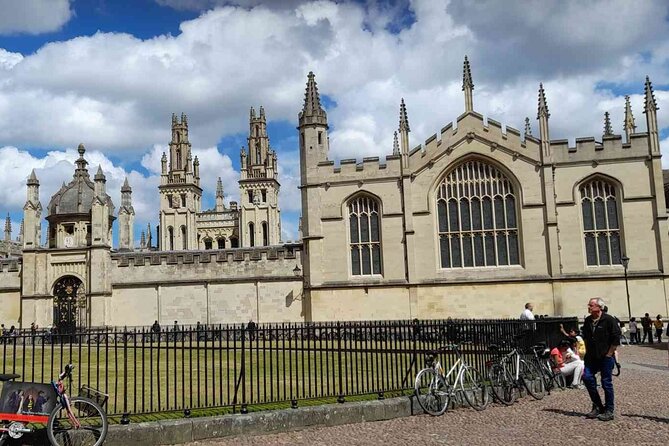 Oxford's literary legends and landmarks: A Self-Guided Audio Tour - Radcliffe Square to the Bodleian: His Dark Materials footsteps