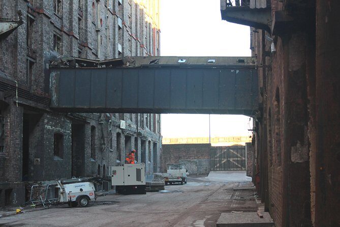 Peaky Blinders Coach Tour of Outer Liverpool & The Wirral - The Liverpool City Stop: Where the Show Comes Through on Real Streets