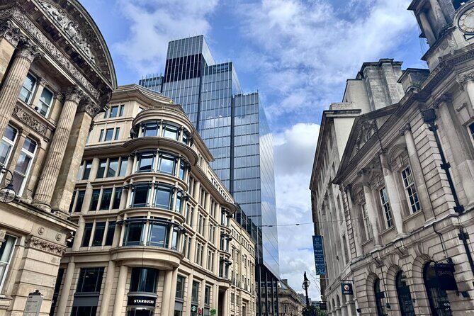 Photography Walking Tour in Birmingham - Library of Birmingham: foreground and background that actually create depth