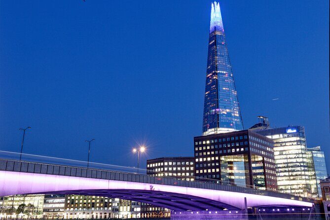 Postcard London - Meeting point: Tower Hill to London Bridge, with one smooth end location