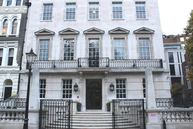 Private 3 hour Poirot Tour of London by Black Taxi - The Florin Court Whitehaven Mansions Photo Moment