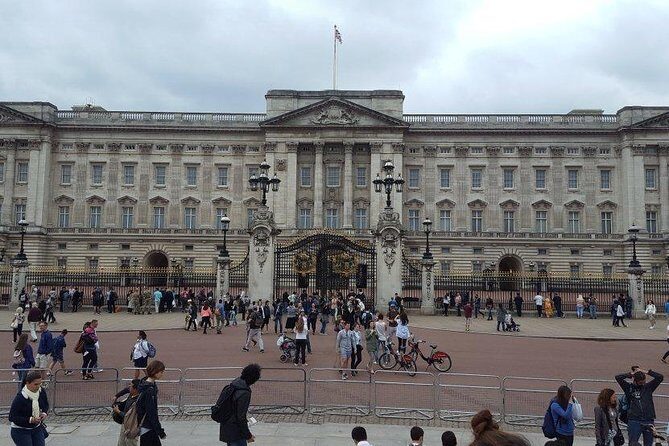 Private Arrival Transfer: Gatwick Airport to Central London - What’s Included vs. What’s Not (So You Don’t Get Surprised)