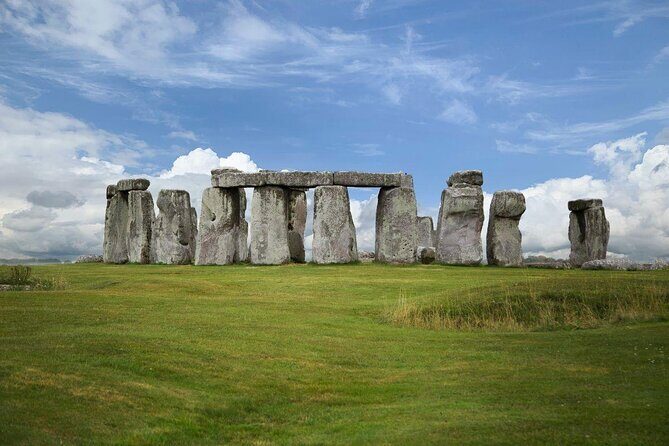 Private Arrival Transfer: Heathrow Airport to London with Stopover at Stonehenge - Key things that make this transfer worth it