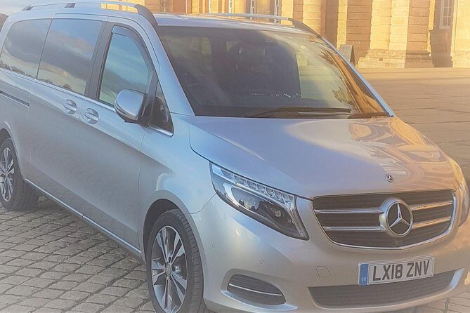 Private Arrival Transfer: Heathrow Airport to London with Stopover at Stonehenge - Then it’s off to your London hotel