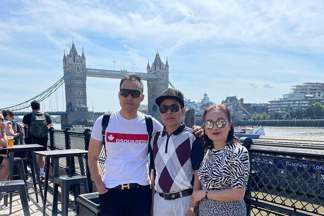 Private Big Sights Taxi Tour of London - Tower of London and Tower Bridge: two icons that feel like history