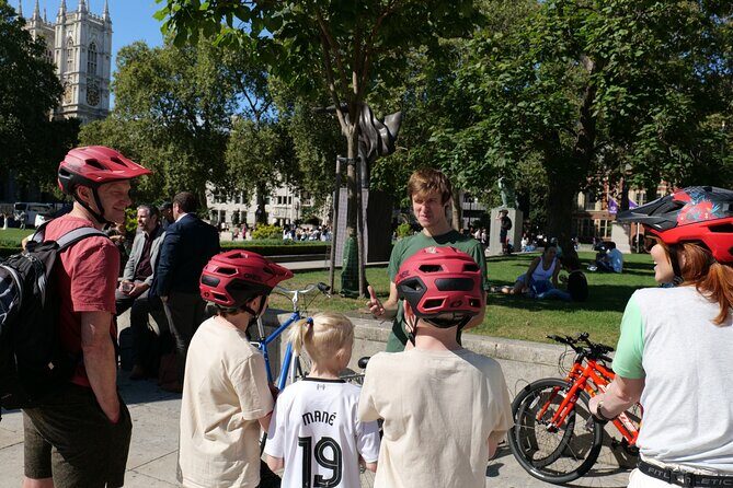Private Bike or eBike Gold Classic Tour London - The ride start: Kennington Rd and getting set up fast