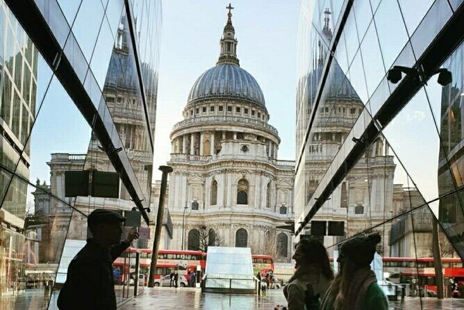 Private Black Cab Tour of London's Iconic Landmarks - What the Guides Actually Do in the Cab (and Why It Matters)