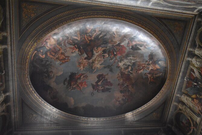 Private Blenheim Palace, the birthplace of Winston Churchill, Tour from London. - St Martin’s Church: a short stop with a powerful reason