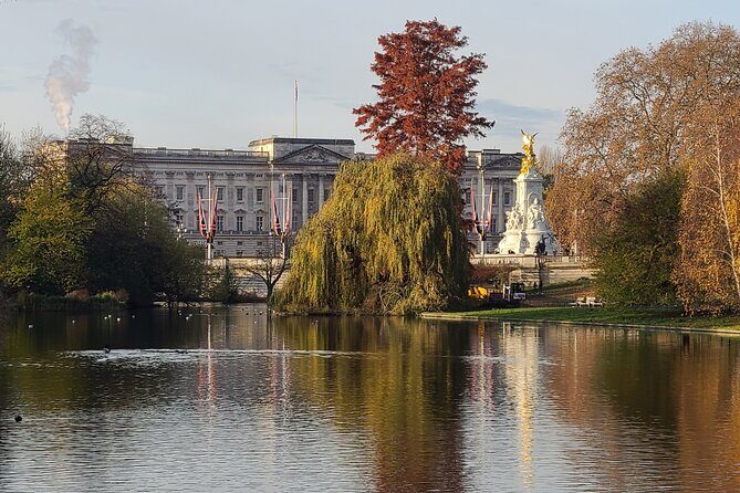 Private Buckingham Palace Royal Walk & Champagne at Harrods - Green Park and St James’s Park: from quiet paths to big names