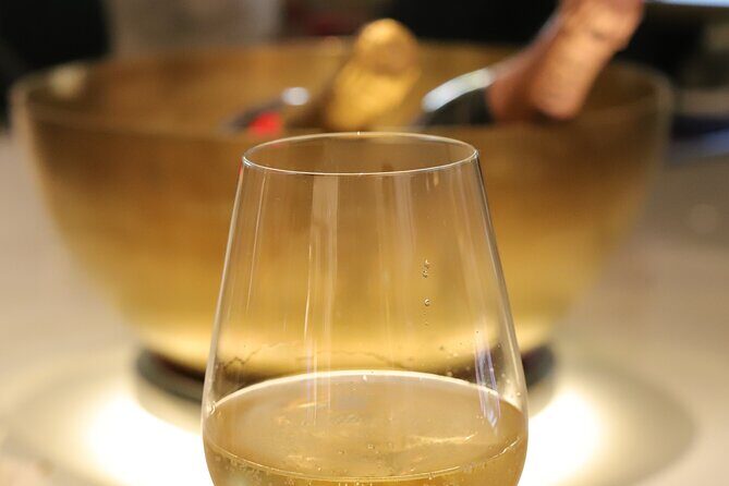Private Buckingham Palace Royal Walk & Champagne at Harrods - Pace, weather plan, and getting around the royal core