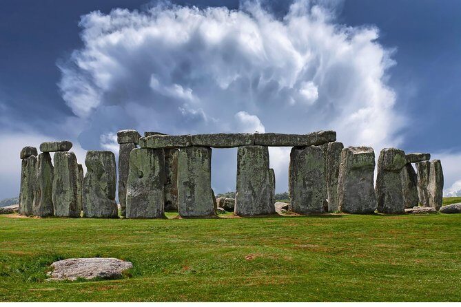 Private Chauffeured Minivan Tour of Stonehenge from London - Should You Book This Private Stonehenge Tour?