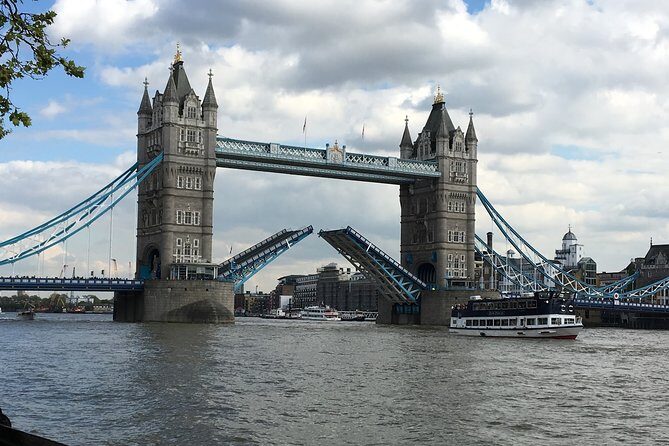 Private Custom Walking Tour: Half Day Sightseeing Tour of London - Shakespeare’s Globe to Piccadilly Circus: theatre energy without the ticket rush
