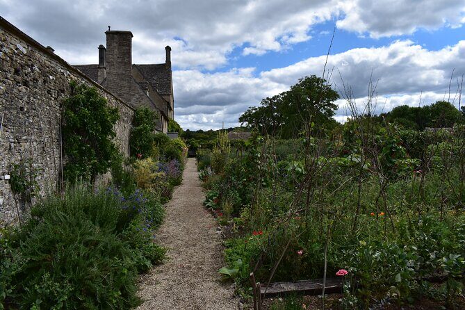 Private Day in the Cotswolds Tour - Burford High Street and Shilton: photos, shopping, and stone-wall charm