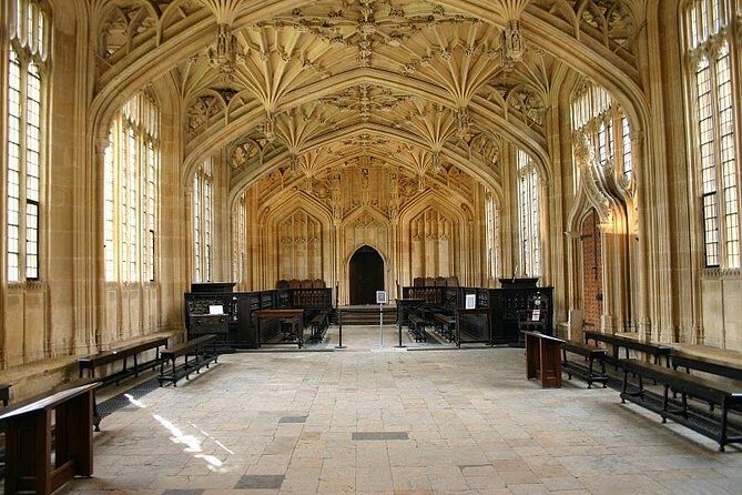 Private Day Tour to Oxford and The Cotswolds - Oxford University Backstreets: Your Guided Walk Through 900 Years