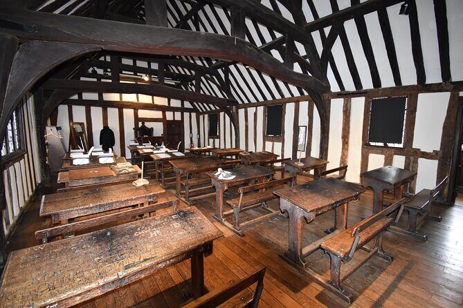 Private Day Tour to Stratford-Upon-Avon - All things Shakespeare - Holy Trinity Church and Anne Hathaway’s Cottage: marriage, burial, and the family story behind the poems