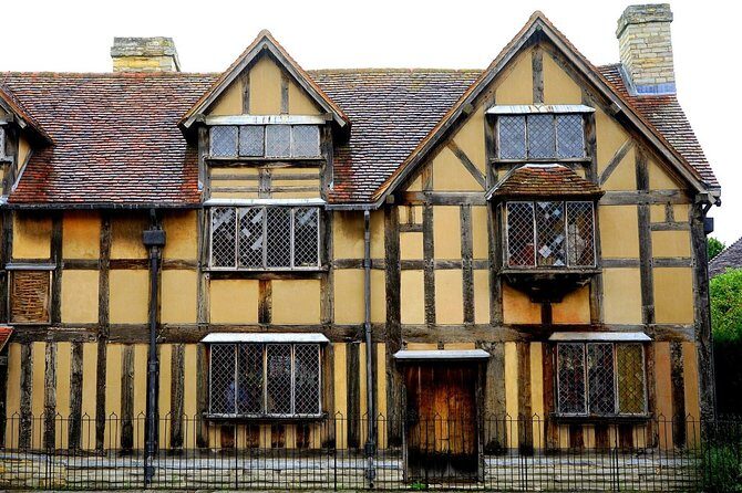 Private Day Tour to Stratford-Upon-Avon - All things Shakespeare - The Shakespeare Bookshop stop: First Folio context and script-making ideas