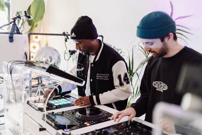 Private DJ Class - Beyond basics: phrasing, harmonic mixing, EQing, and filters