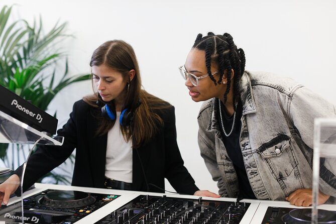 Private DJ Class - Pioneer DJ decks: why the equipment choice matters