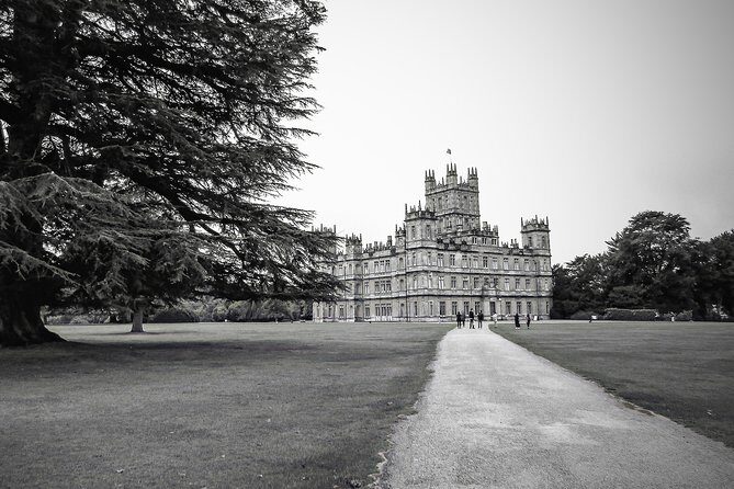 Private Downton Abbey Tour, including Bampton, Cogges Farm, and Highclere - Picking up in Central London by London Black Cab