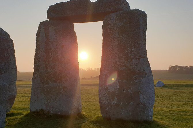 Private driver guided tour Stonehenge - Woodhenge timber circle: a free stop that adds context