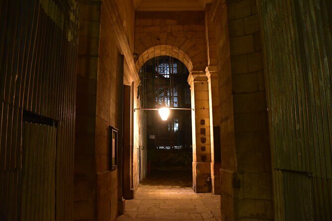 Private Ghosts and Gore Walking Tour of London - Key points you’ll notice on this City of London ghost-and-gore tour