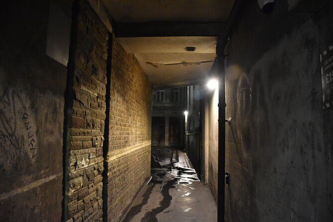 Private Ghosts and Gore Walking Tour of London - From the Viaduct Tavern’s Fred to the Old Bailey’s Black Dog