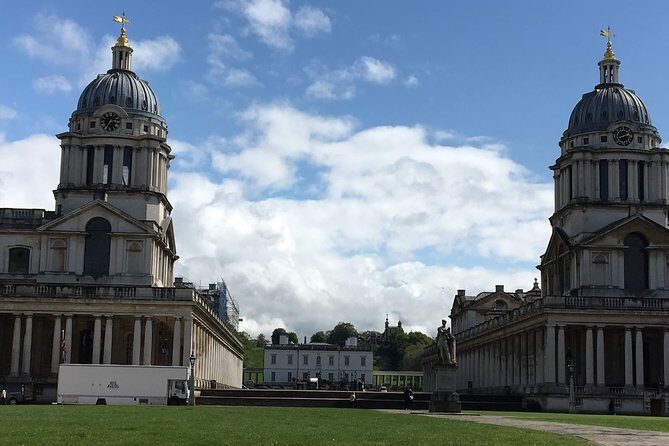 Private Guided and Chauffeured Tour of London - Tower of London, Buckingham Palace, and Tower Bridge: Royal Sights Without the Rush