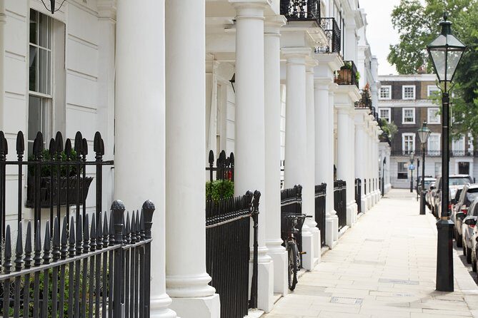Private Guided Tour of Historic Chelsea - The fairytale bridge lights: how to avoid missing the best moment