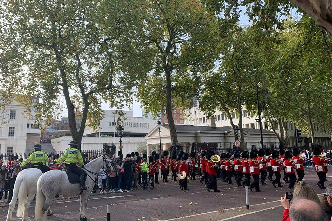 Private Guided Tour of London Landmarks - English or Italian - Covent Garden: where the tour goes playful