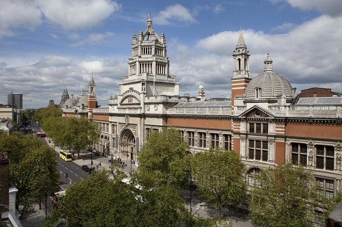 Private Guided Tour of The Victoria and Albert Museum - 3 Hour - A 3-hour route that keeps you moving without missing the good stuff