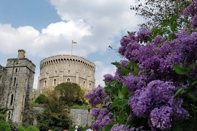 Private Guided Tour of Windsor Castle PLUS and History - Windsor Castle: where time, flags, and crowds meet