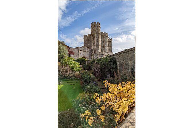 Private Half-Day Tour of Windsor Castle - St George’s Chapel and the Knights of the Garter: The Most Meaningful Stop