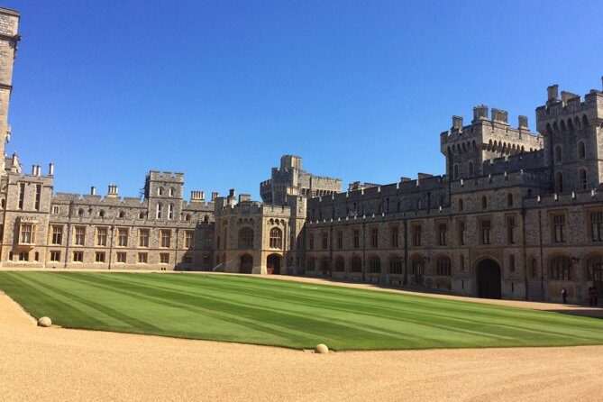 Private Half-Day Windsor Castle, Park and Old Town Tour from London - Windsor Old Town: Old Streets, Regal Statues, and Time for Pubs and Photos