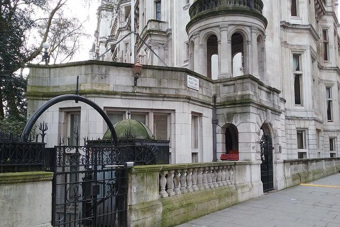 Private James Bond Fictional and Film Spy Tour of London - Stop-by-stop: Somerset House to MI6 headquarters views