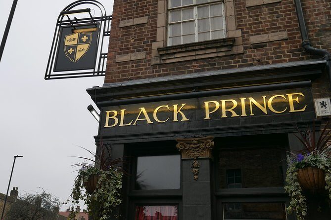 Private Kingsman Tour by Black Taxi in London - Live Commentary That Connects the Dots