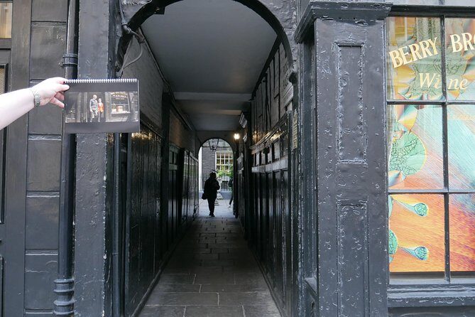 Private Kingsman Tour by Black Taxi in London - Price and Value for a Group of Up to 4