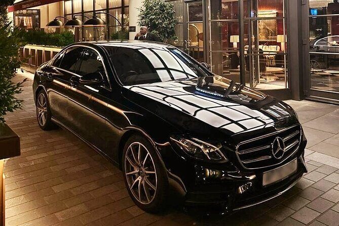 Private limo transfers Gatwick Airport to/from any London hotel - The transfer experience: how the ride is handled end-to-end