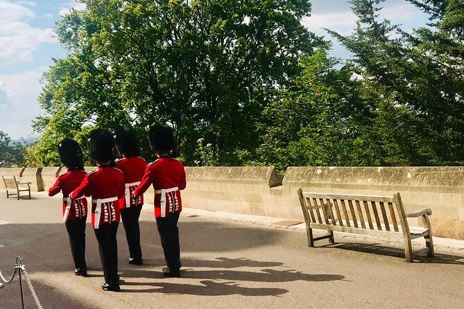 Private London Taxi Royal Windsor and Runnymede Tour - Door-to-door private taxi: the real win in London