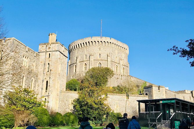 Private London Taxi Royal Windsor and Runnymede Tour - Entering Windsor Castle with the audio guide (and your guide beside you)