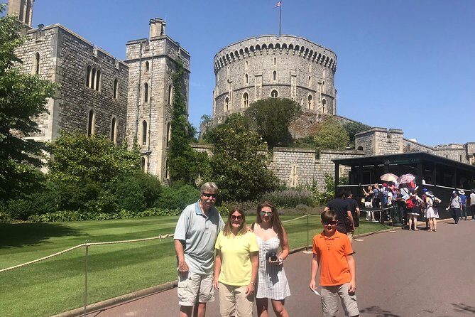 Private London Taxi Royal Windsor and Runnymede Tour - Timing your shift to Windsor: lunch and town time